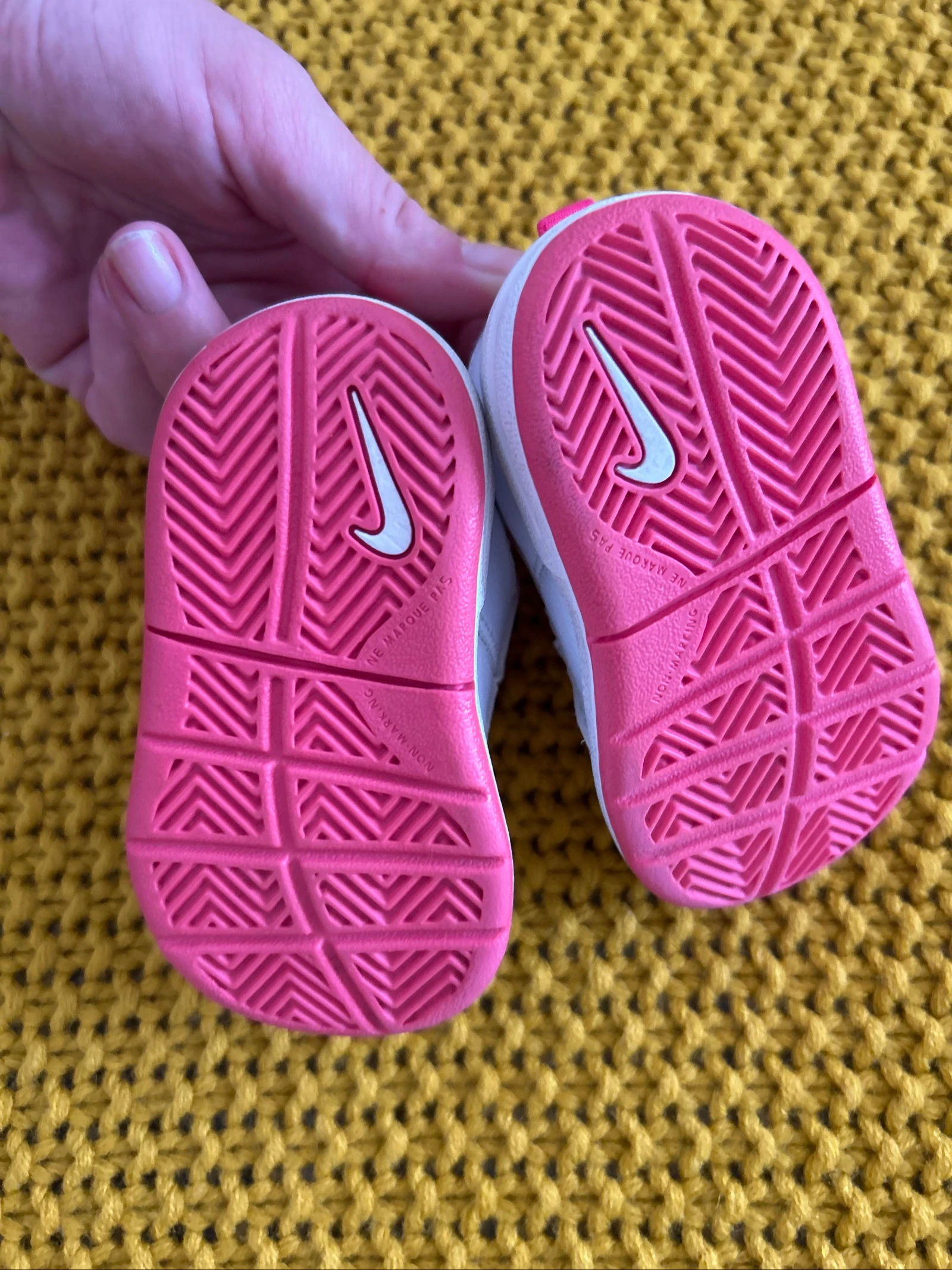 Zapatillas Nike para bebé blancas y rosas – Talla 18.5 – photo 8